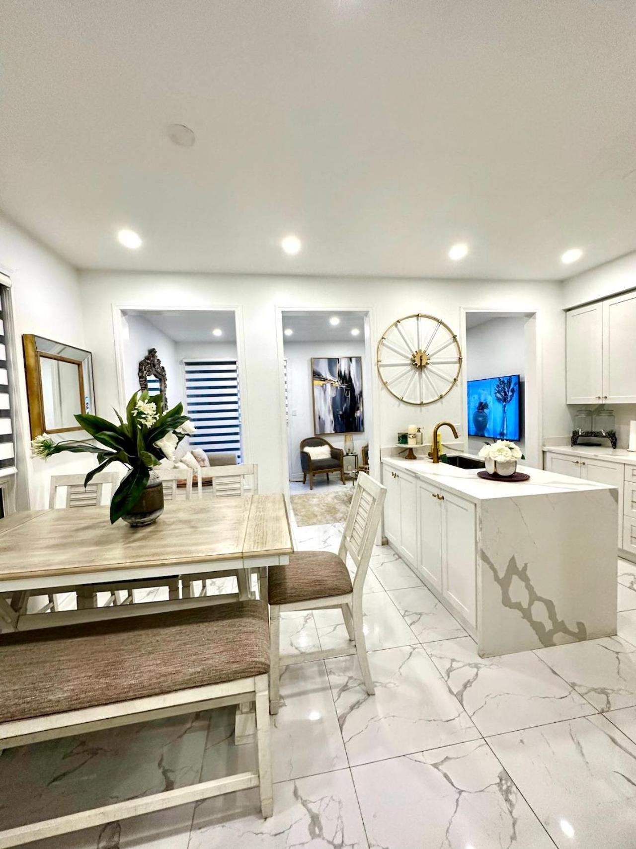 Luxury Home In Toronto Миссиссага Экстерьер фото