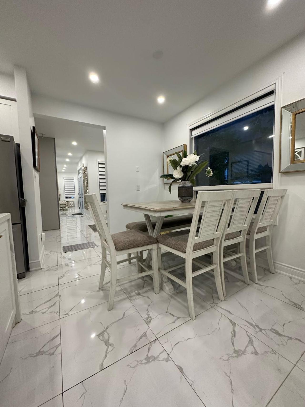 Luxury Home In Toronto Миссиссага Экстерьер фото